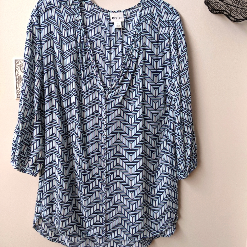 EUC V-neck hi-low top